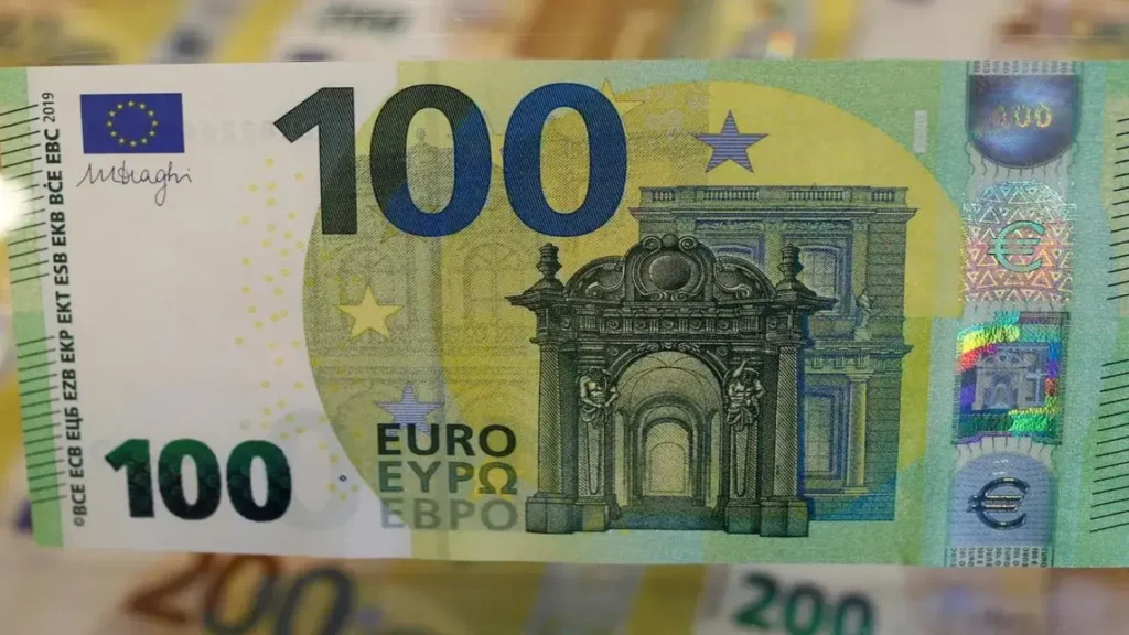 تغيرات جديدة في أسعار صرف اليورو مقابل الجنيه المصري يوم الخميس